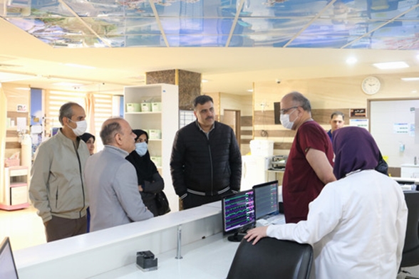 حضور معاون درمان دانشگاه و هیات همراه در بیمارستان شهدای گمنام